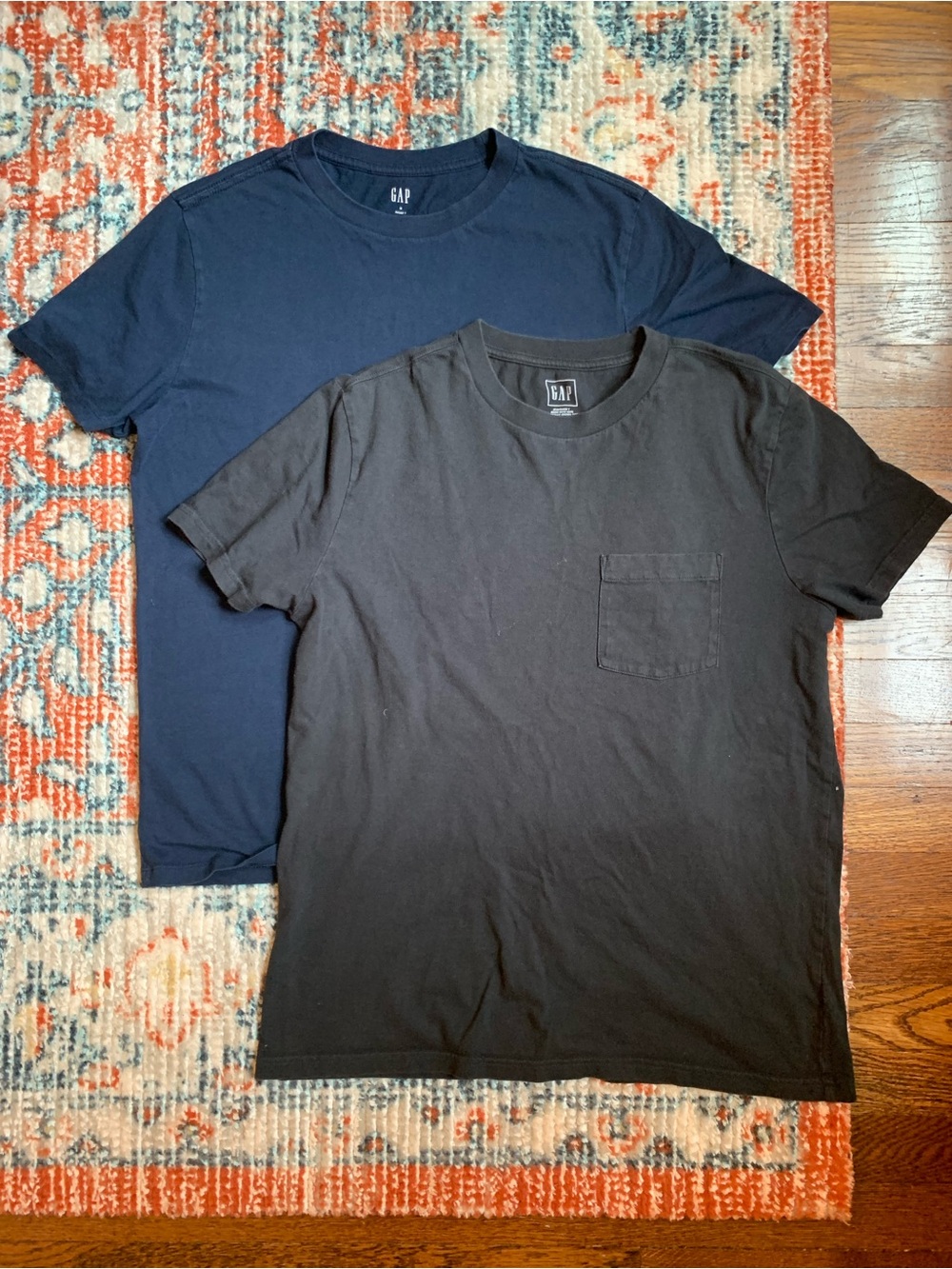 GAP Men's Crew Neck Tees (2)